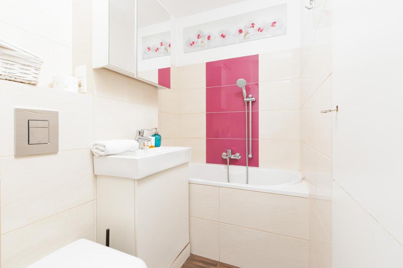 Apartments Warsaw Grzybowska By Noclegi Renters Bagian luar foto